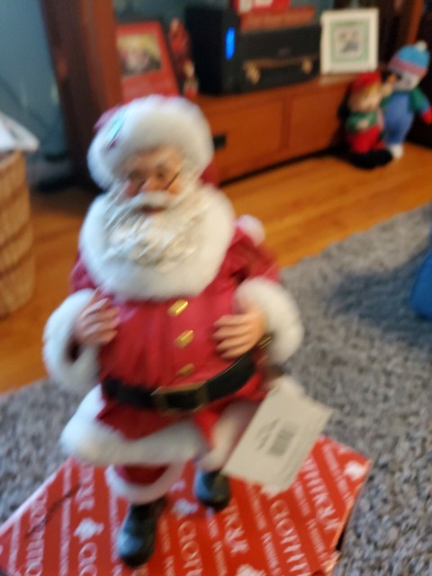 10 inch Department 56 Possible Dreams Frosted Flakes Santa