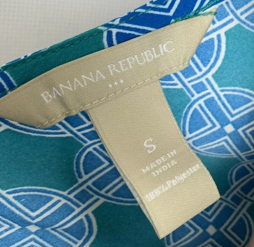 Blusa Banana Republic blu verde geometrica plissettata scollo a scoop taglia small - Foto 3 di 3