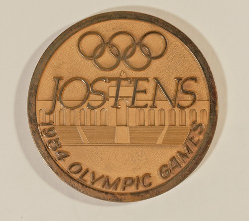 1984 Los Angeles Olimpiadi 64mm JOSTENS MEDAGLIA COMMEMORATIVA in custodia - Foto 4 di 10