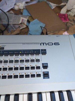 Yamaha Mo6 Synthesizer Working Great With A Hard Case Nice