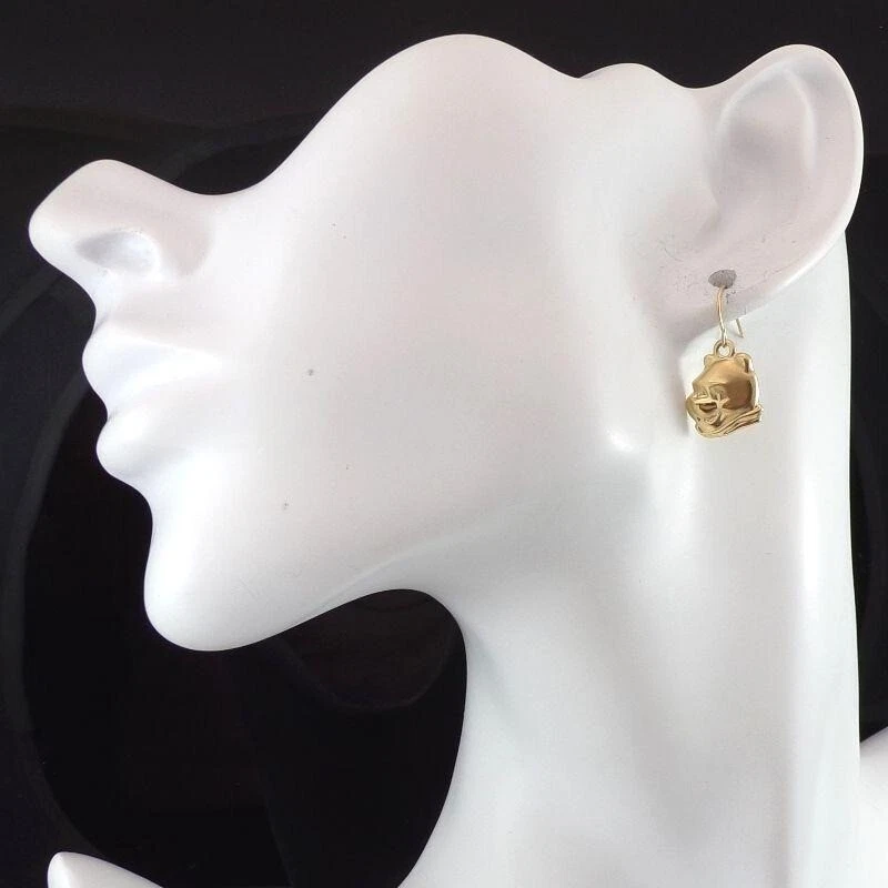 Pendientes de gancho colgantes Winnie The Pooh de oro amarillo sólido de 14K de Disney Foto 2 de 4