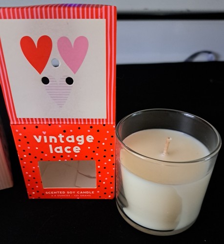 NIB Lot Of 2 Illume 4.4oz Luxury Scented Candles in Pink Peony & Vintage Lace! - Picture 2 of 12