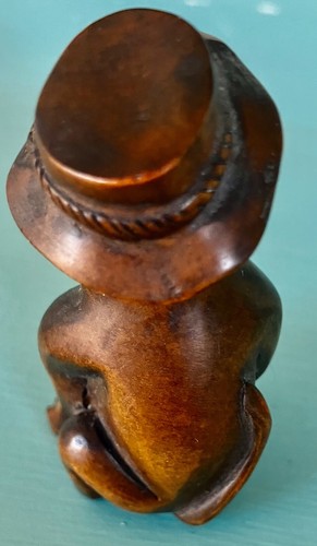 Vtge Netsuke Boxwood Cool Cat in a Hat Family Estate Glass Eyes Signed REDUCED - Picture 3 of 7