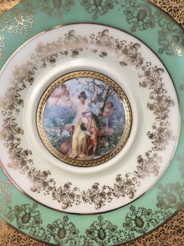 (4 Piece) Victoria Czechoslovakia Gold Encrusted Handpainted 'Portrait' TEA SET - Picture 5 of 12