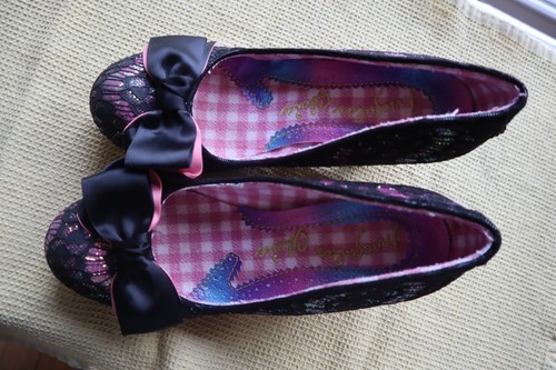 Black & Pink IRREGULAR CHOICE Pumps w/Lace Overlay & Big Bow EU 40 US 9 - Picture 5 of 9