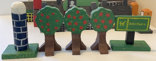 15 Vintage Wooden Hand-Painted Toy Houses – Farm Village Set John Deere Theme - Picture 3 of 24