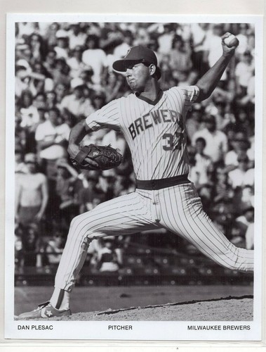 DAN PLESAC GENUINE ORIGINAL 1980's MILWAUKEE BREWERS TEAM ISSUE 8x10 PHOTOGRAPH