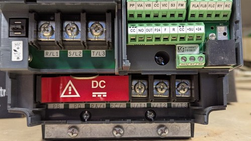 Toshiba transistor inverter 3 phase 10HP 380V/500V 7.5kW VFS15-4075PL-W - Picture 5 of 9