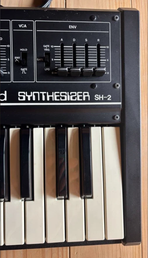 Roland SH-2 Analog Monophonic Synthesizer 37-Key Black - Image 3 of 4