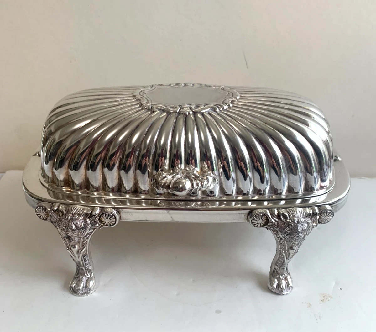 FB Rogers Silverplate Footed Butter Dish Rolltop Lid Glass Insert Mid-Century
Opens in a new window 