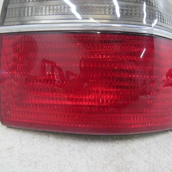 Lámpara de cuarto de luz trasera izquierda del conductor montada en panel 1997 1998 1999 Cadillac Catera Foto 3 de 4