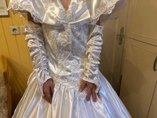 Hochzeitskleid mit Kopfschmuck und Stulpen Gr. 36 und Unterrock