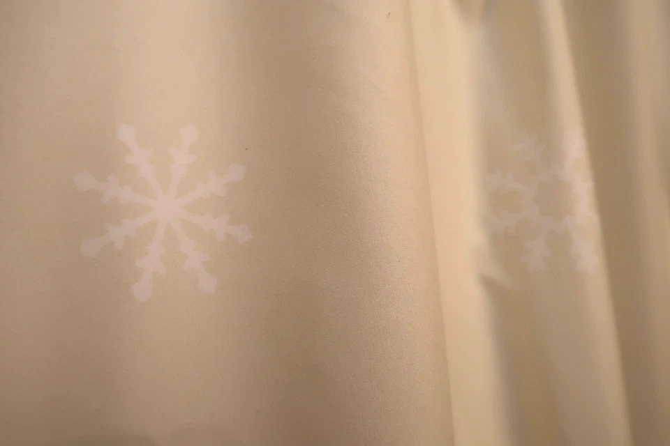 Cortina de Ducha Woodland Snowfall Estampado Navidad 72x70 Verde Crema Foto 4 de 4