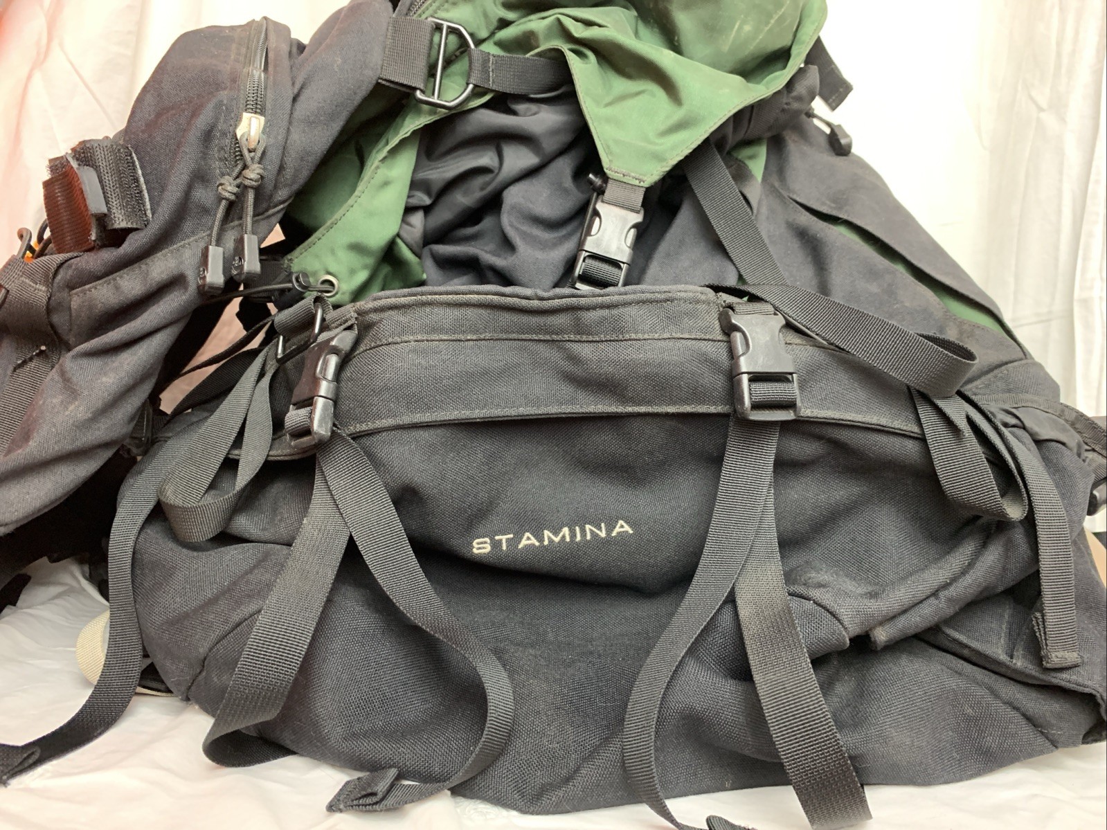 The North Face Stamina GREEN Backpack Men's 70L Internal Frame Hiking Pack