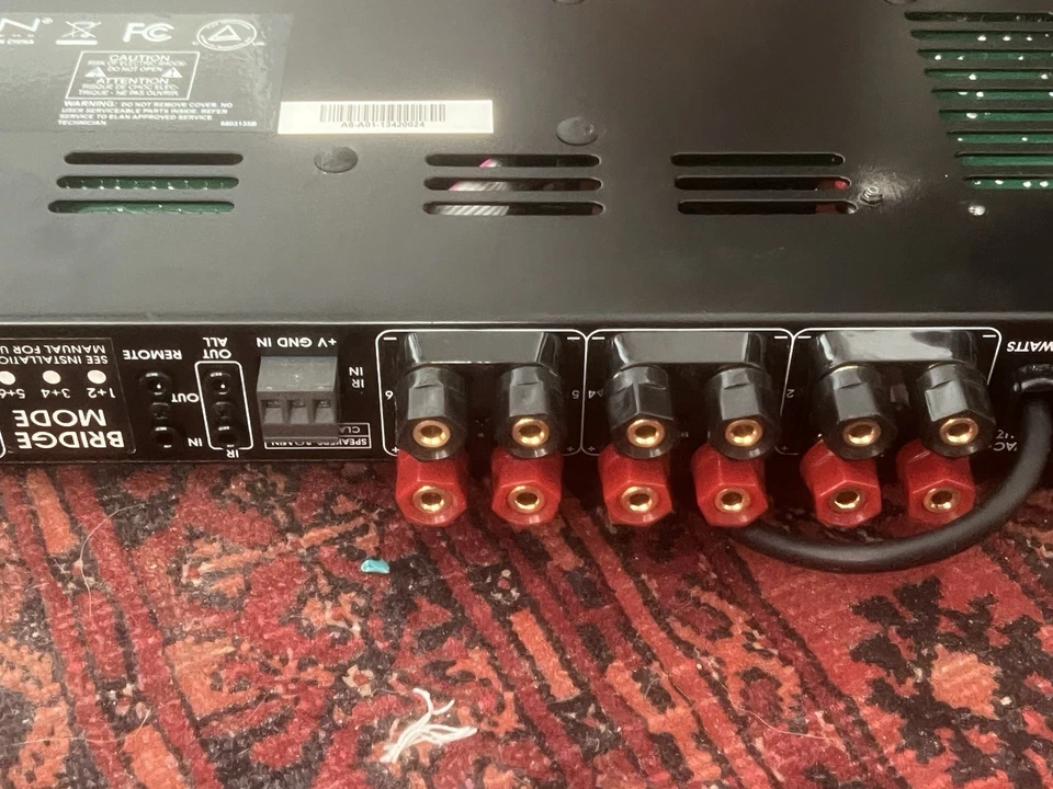 Amplificador de potencia estéreo de seis canales ELAN Home Systems A6 A01 montaje en rack Foto 2 de 4