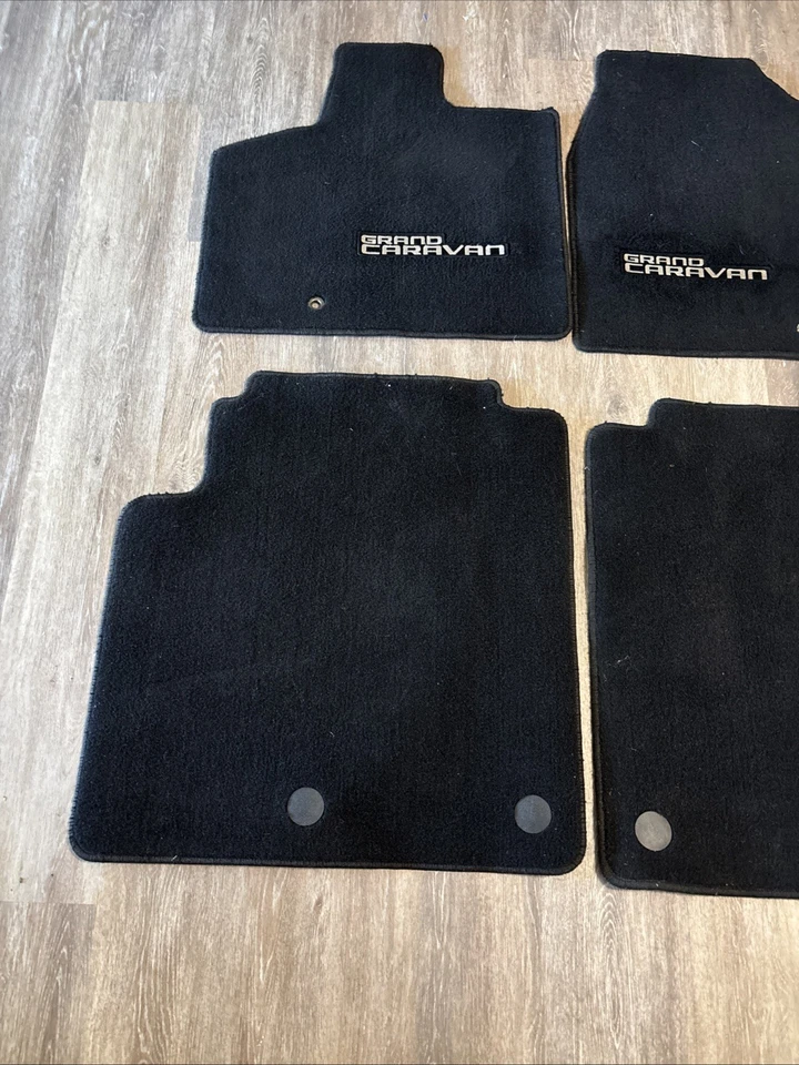 Juego de 4 alfombrillas Dodge Grand Caravan 2016 Foto 2 de 4