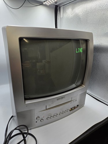 Toshiba MD13P3 13 Inch CRT TV Television DVD Combo Retro No Remote Tested. - Picture 3 of 12