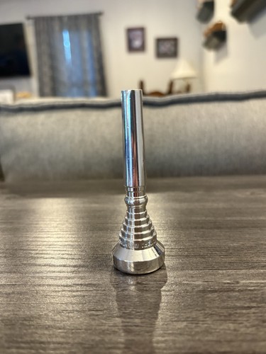 Used Yamaha Eric Miyashiro EM1-MK2 trumpet mouthpiece, 16.02 mm, shallow cup
