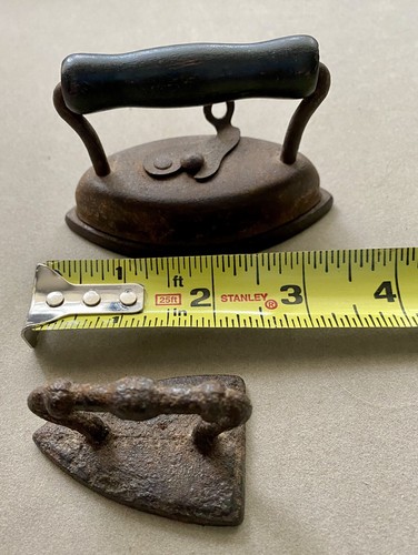 Dos hierros tristes antiguos primitivos en miniatura - Imagen 3 de 9