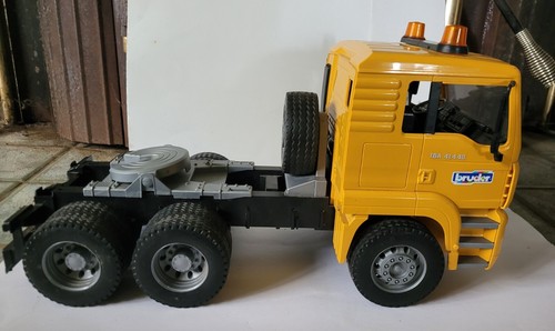 Bruder MAN TGA Yellow Low Loader Semi Trailer Truck Made In Germany - Picture 4 of 22