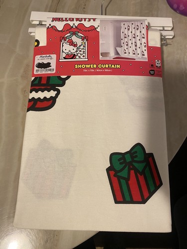 Hello Kitty 4PC Shower Curtain /Hand Towels and Soap Dispenser /Hooks - 第 3/7 張圖片