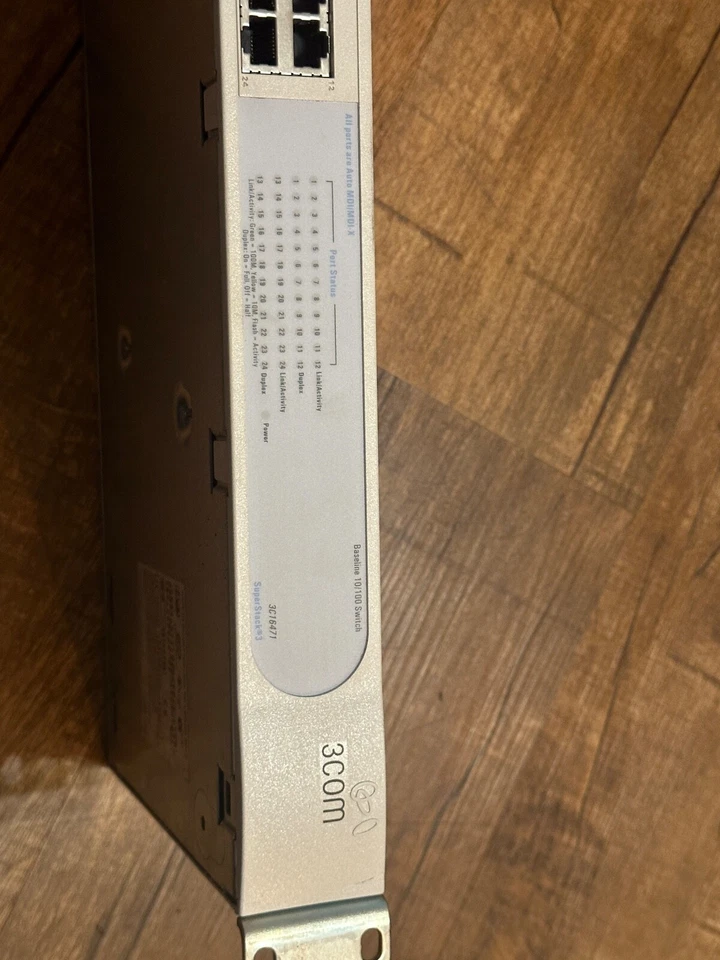 3Com Superstack 3 Baseline 10/100 Switch 1647-110-000-1.01 / Good Condition - Image 2 of 4