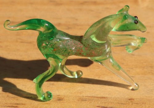 (1030) Hermoso adorno de caballo soplado a mano de vidrio verde pequeño vintage - Imagen 3 de 9
