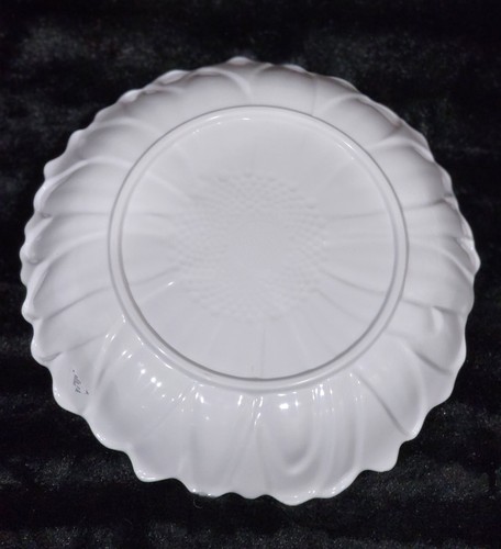 Daisy Shaped White Yellow Melamine Serving Bowl & Appetizer Plates Spring Summer - Picture 4 of 11