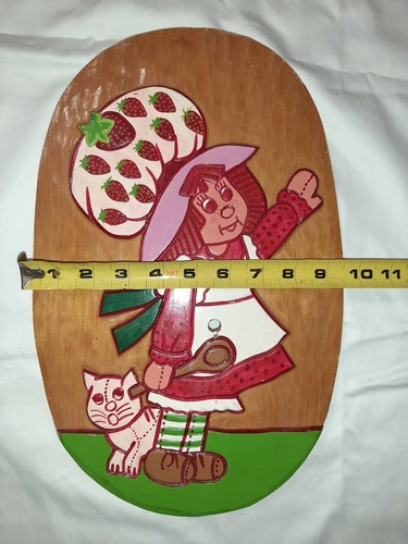 GRANDE Shortcake Vintage Fragola Dipinta Legno - Placca Arte Da Murale Fatta a Mano LUMINOSA - Foto 3 di 8