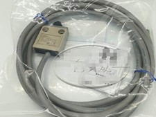 1PCS Omron D4C-2331 D4C2331 Limit Switch -New Free Shipping *TT