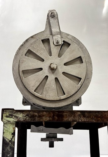 Cuerno de barco vintage, sirena de mano de hierro marino de montaje en piso Kheraj - Hecha en India - Imagen 4 de 18