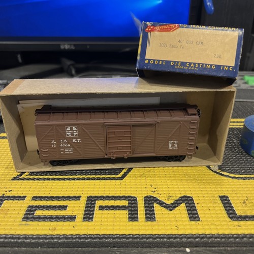 HO Roundhouse, #1031, 40' Box Car Kit, Santa Fe, A T & SF NOS - Picture 1 of 4