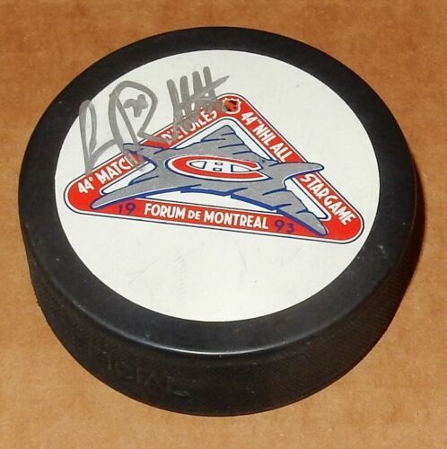 Luc Robitaille LA Kings Red Wings Rangers signed Hockey Puck proof Beckett COA Luc Robitaille LA Kings Red Wings Rangers signed Hockey Puck proof Beckett COA