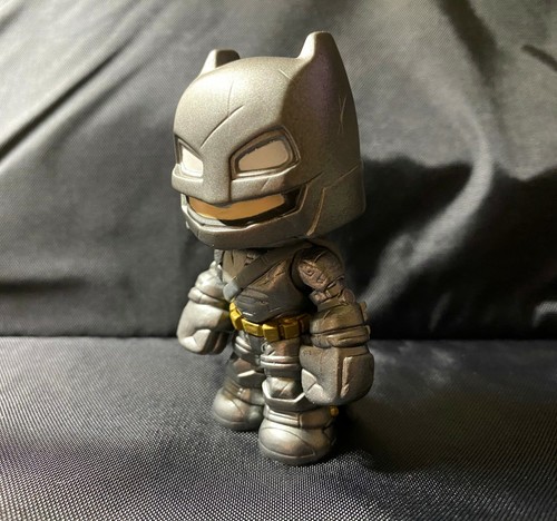 Funko Mystery Mini - Batman Vs. Superman - Figura Vinilo Batman Versión Blindada - Imagen 2 de 4