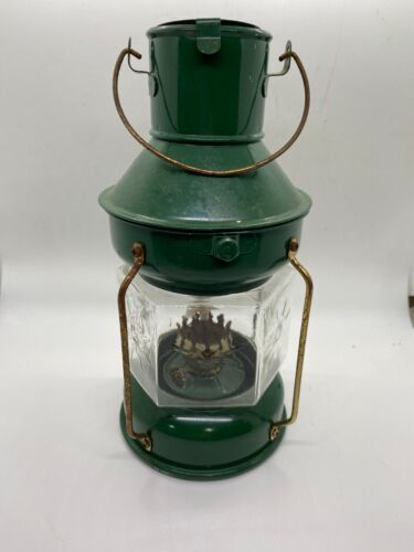 Vintage grüne Öl Laterne mit Glaskugel und Docht 10" hoch