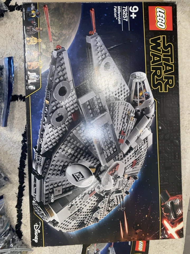 LEGO Star Wars 75257 Millennium Falcon, foto 1 de 4