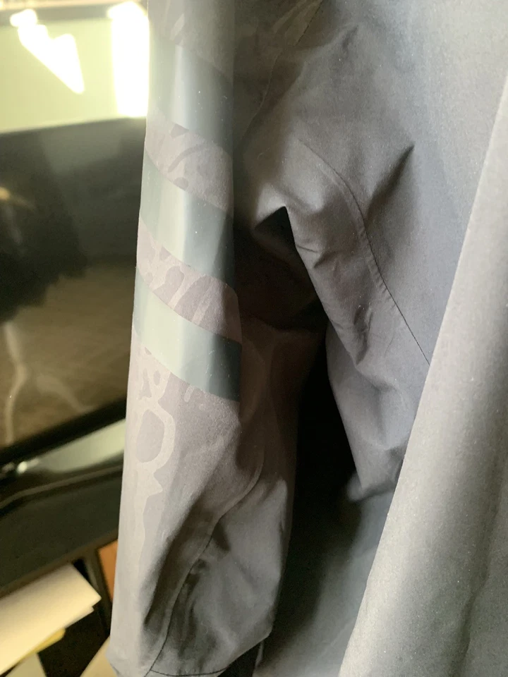 Brand New Adidas Terrex Raincoat Size XL - Image 3 of 4