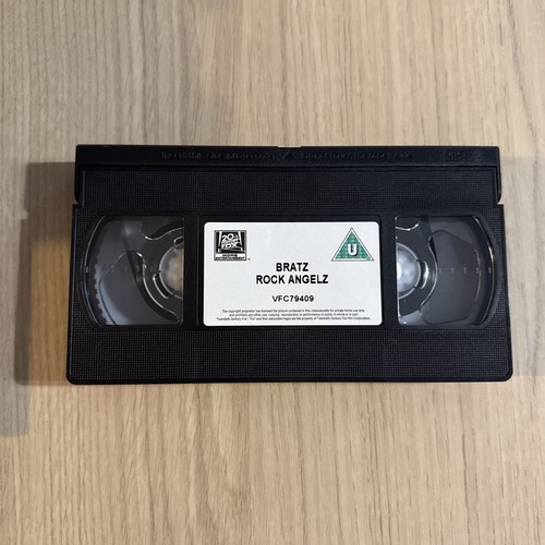 Bratz Rock Angels VHS Rare 2005 Video Tape - Tested/working - Foto 12 di 14