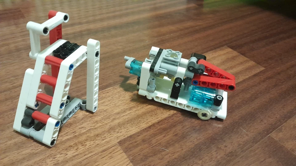 LEGO Technic 42040 Fire Plane, foto 4 di 4