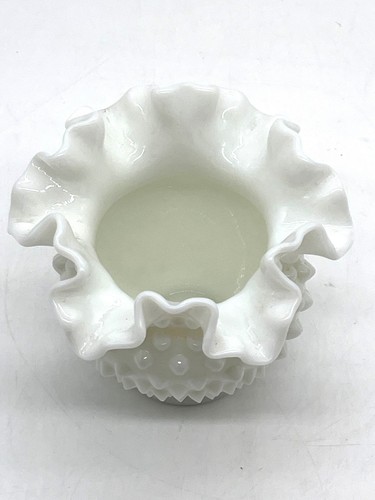 Vaso vintage Fenton bianco piano cottura vetro latte arruffato - Foto 2 di 3