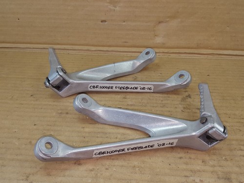 HONDA CBR1000RR FIREBLADE 2008-16 LH & RH Rear/Pillion Footrest/Hanger Assembly - Picture 5 of 9
