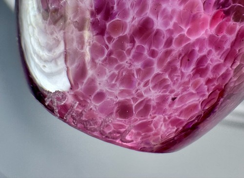 Robert Held 4-7/8" Art Glass Magenta Iridescent Pulled Feather Perfume Bottle - Picture 7 of 8