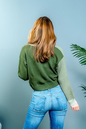 Green Cable Knit Sweater Size Medium Colorblock Long Sleeve Cropped - Picture 3 of 3