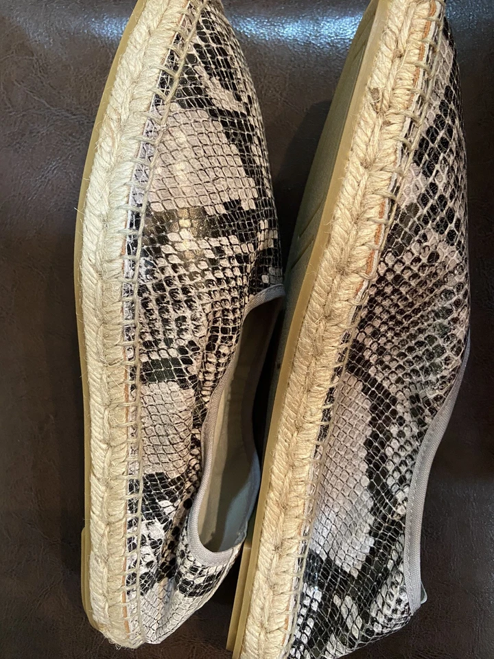 Zapato plano Andre Assous cómodo sin cordones para mujer talla 40 estampado de serpiente Foto 2 de 4