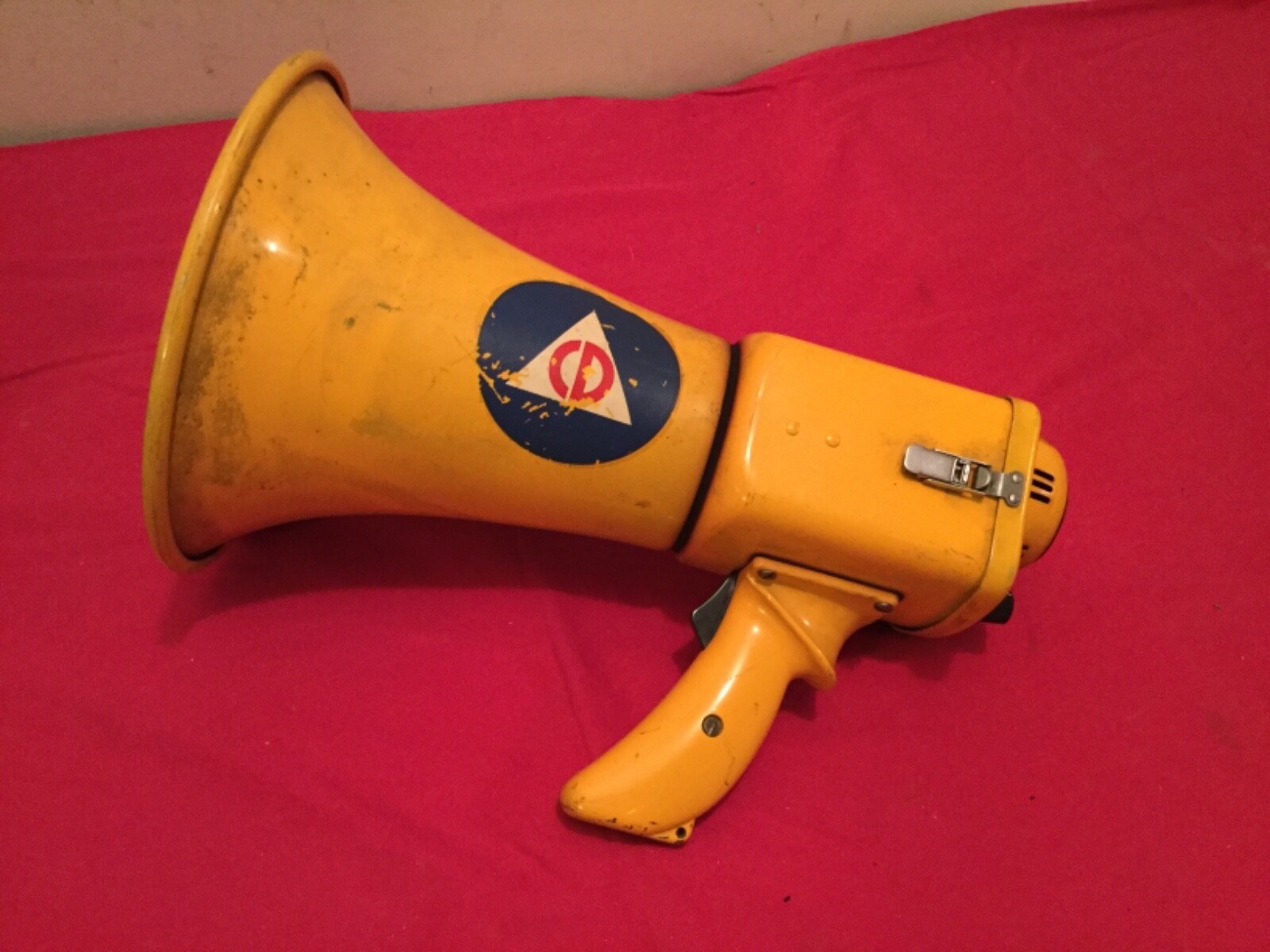 CIVIL DEFENSE LOUD SPEAKER BULL HORN RARE CIVIL DEFENSE LOUD SPEAKER BULL HORN RARE