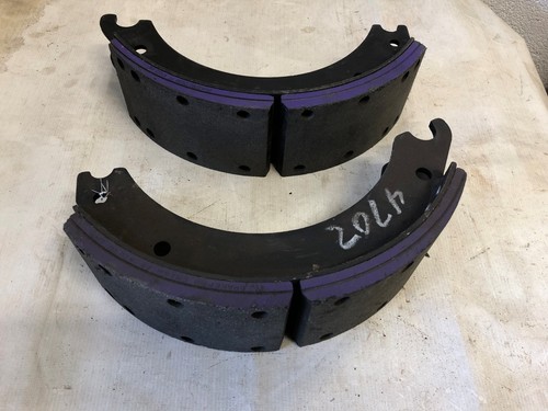 4702 Front Drum Brake Shoe For Various IHC, Freightliner, Ford Heavy Trucks - Picture 1 of 3