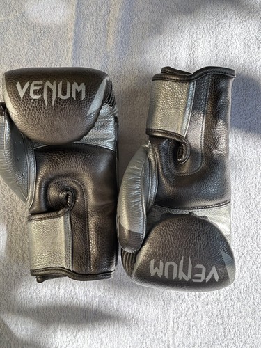 Guantoni Boxe Venum Silver 10oz - Foto 5 di 8