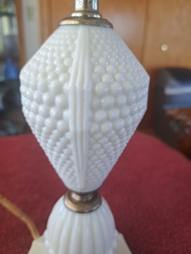 opaque Milk Glass Mid-Century Modern 4 Pattern Small Vintage Parlor Table Lamp - Picture 11 of 20