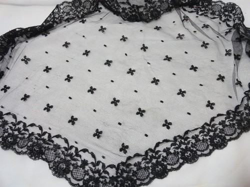 Vintage Black Lace catholic Head Cover Scarf Veil 48 x 28 shawl - Picture 4 of 6