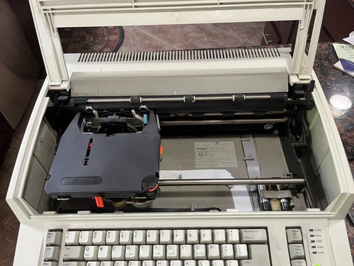 IBM Personal Wheelwriter Schreibmaschine Modell 6781 mit 2 BRANDNEUEN FARBBÄNDERN FUNKTIONIERT - Bild 3 von 5